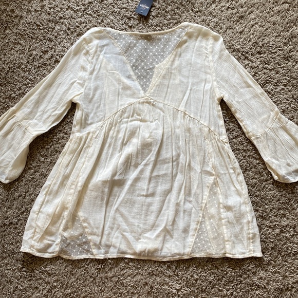 Hollister White Flowy Blouse - Picture 2 of 2